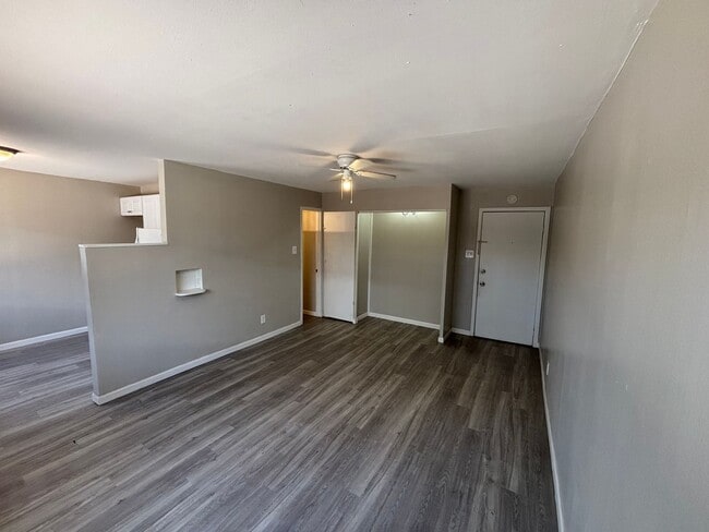 Building Photo - 420 Brookside St