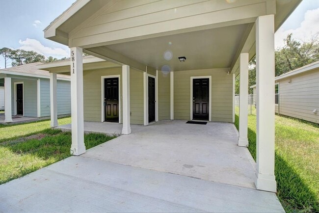 Building Photo - 5811 Cebra St