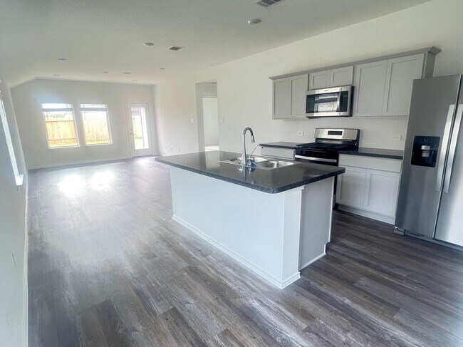 Foto del edificio - 5930 Cypress Hts Dr