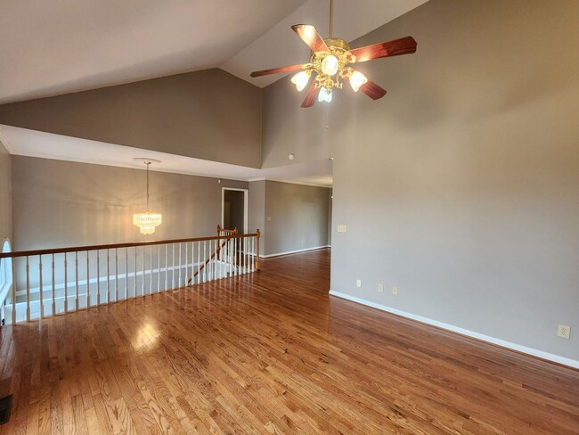 Building Photo - $2000 Breathtaking Sango Split Foyer 4 Bed...