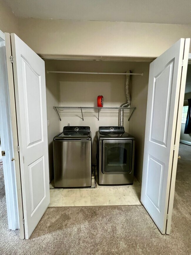 Foto del edificio - Spacious 3BR/2.5BA Fairbanks Home – Garage...