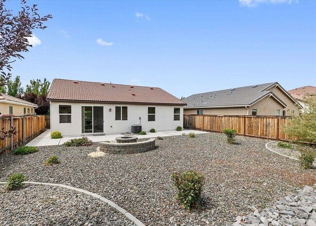 Foto del edificio - 3 bedroom, 2 bath home with office for rent in Reno, $2500 per month