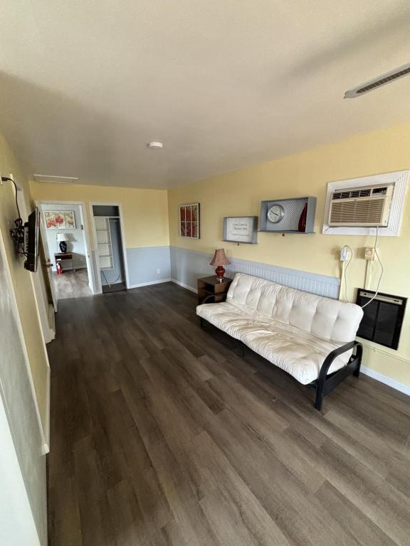 Building Photo - 1527 Cranfield Rd