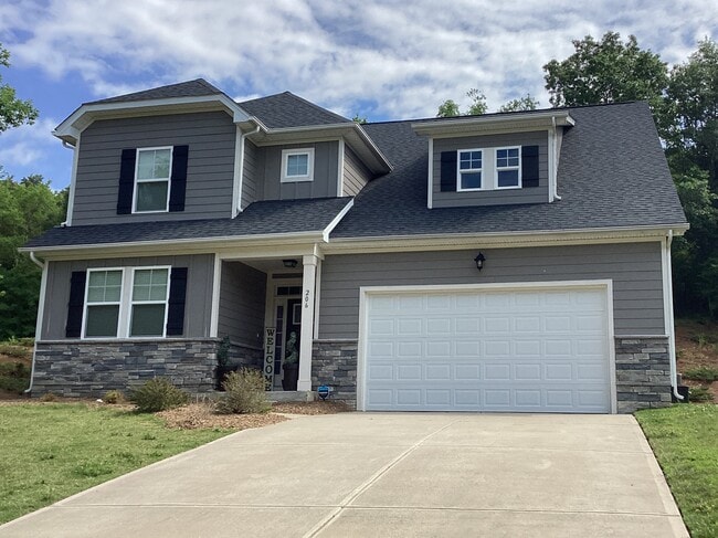 Building Photo - 206 Southfork Ln