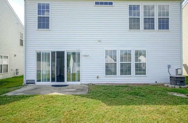 Foto del edificio - Single Family | Back Patio | Two- Car Gara...