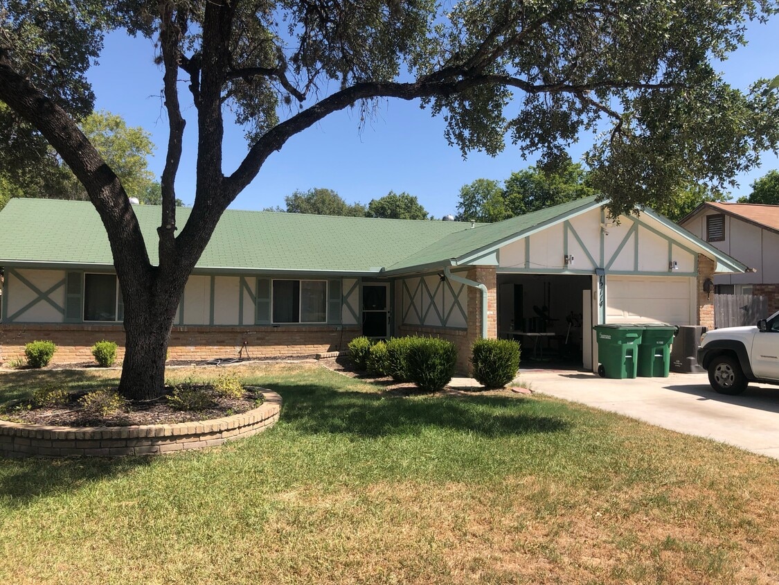 Foto principal - 12114 Cherry Blossom St