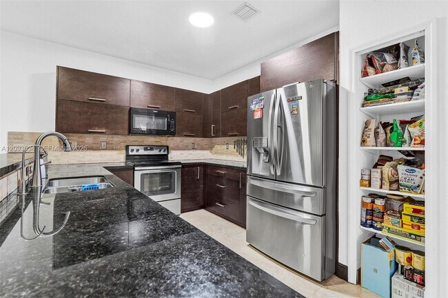Foto del edificio - 9770 NW 10th St
