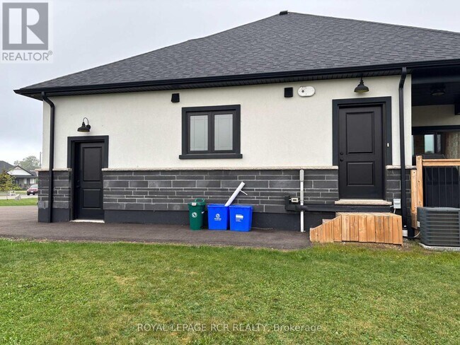Building Photo - 117 Parker Dr