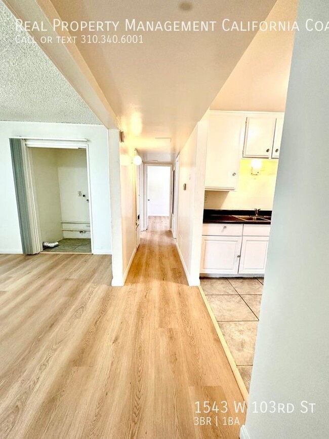 Building Photo - RENOVATED 3 Bedroom 1 Bath Apartment with ...