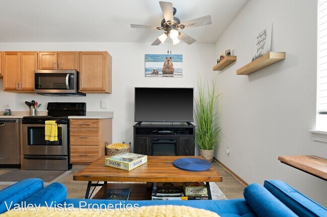 Building Photo - 2 br, 1.5 bath House - 431 2nd Ave W
