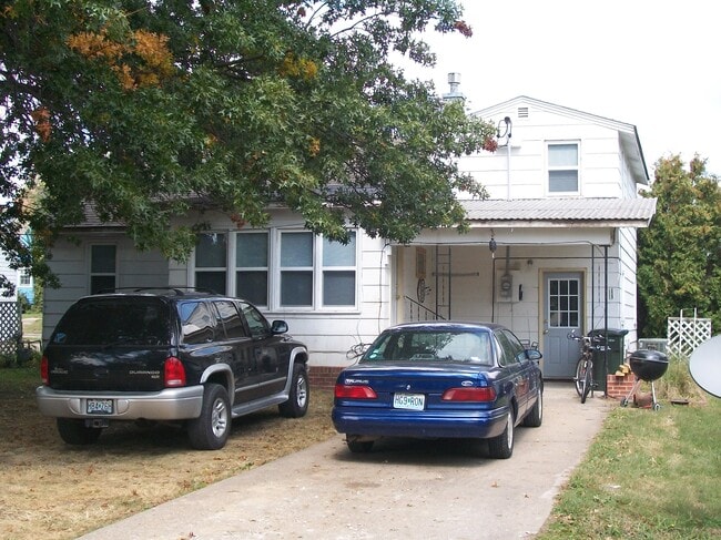 Covered Rear Patio - 718 E McPherson St
