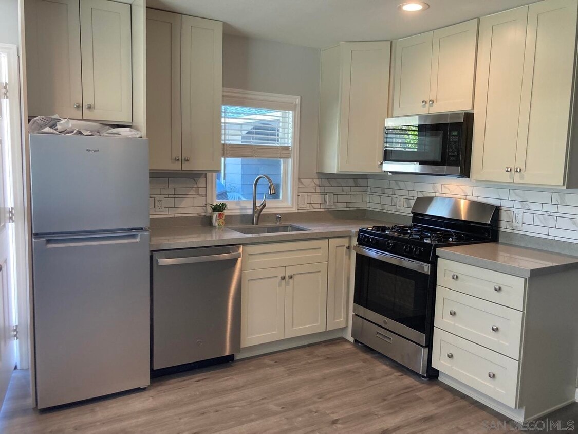 4000 Presidio Dr, Simi Valley, CA 93063 Room for Rent in Simi Valley