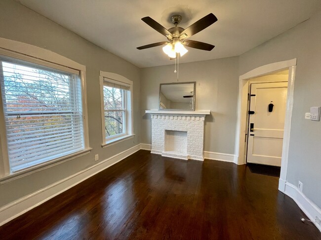 Building Photo - 1751 W Catalpa Ave