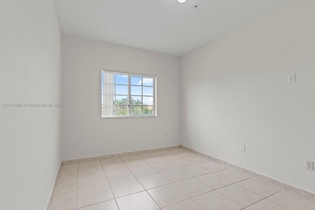 Building Photo - 7330 NW 114th Ave