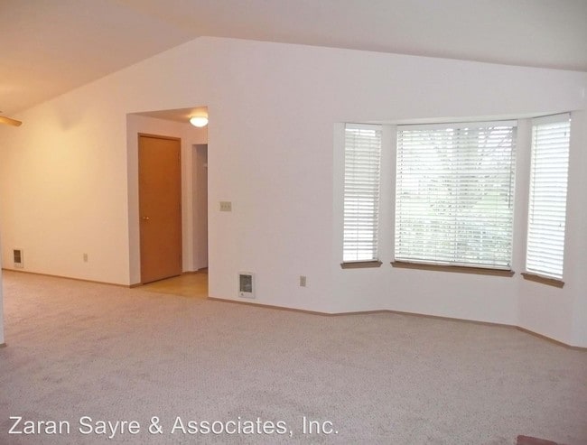Foto del edificio - 3 br, 2 bath House - 34824  14th Place SW