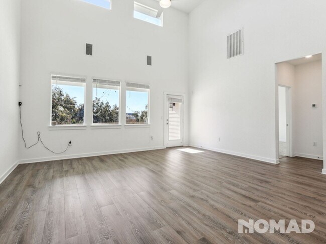 Building Photo - 272 Geminiflora Bend