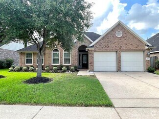 Building Photo - 2115 Mooncrest Dr