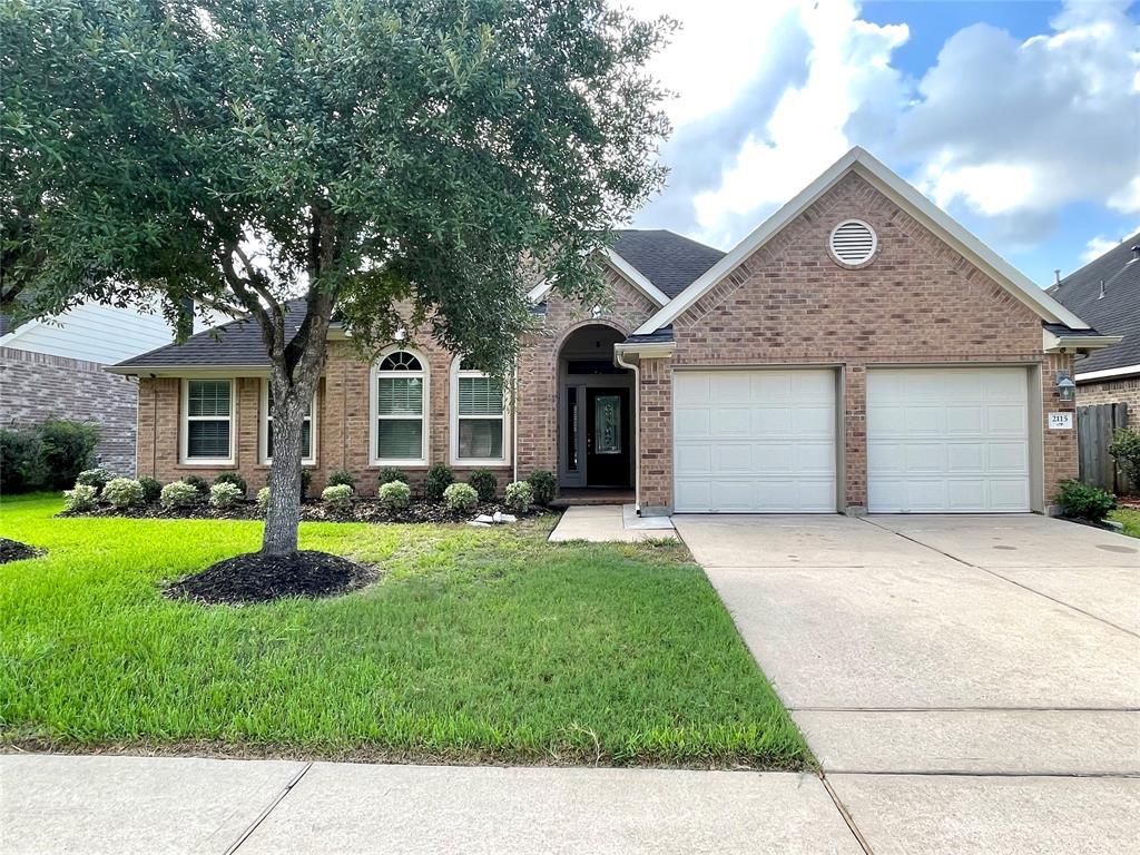Foto principal - 2115 Mooncrest Dr