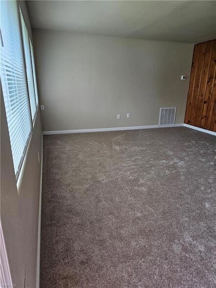 Building Photo - 6105 Bromley Ct