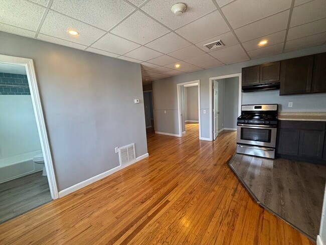 Foto del edificio - 84 Boutwell St
