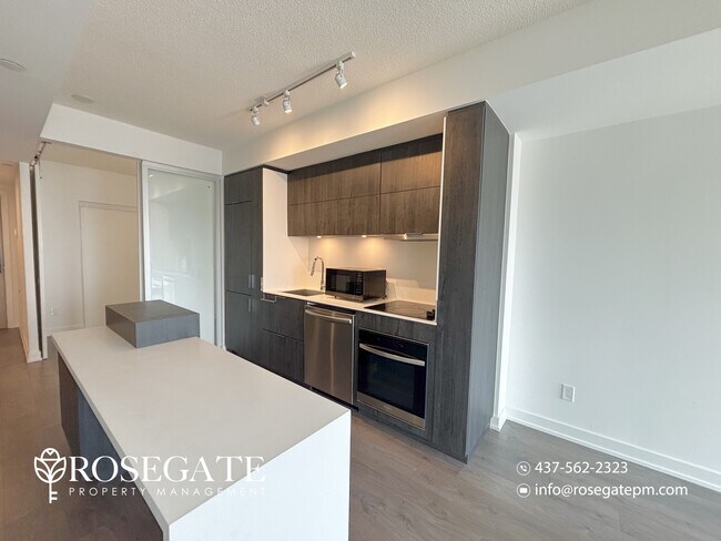 Photo du bâtiment - Pet-Friendly 1 Bedroom + Den Condo with 2 Bathrooms – Burlington