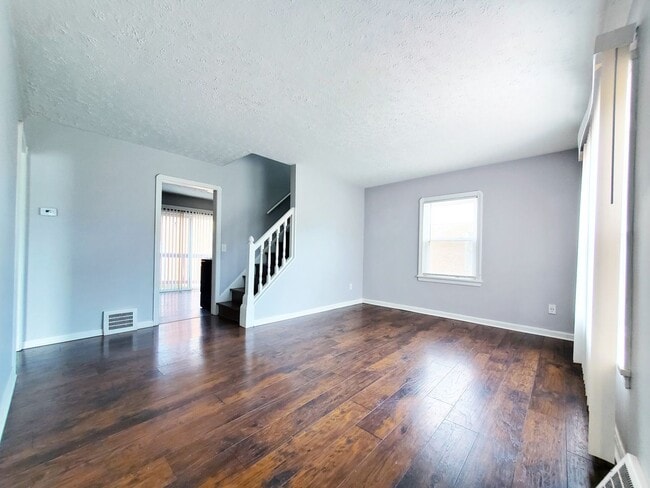 Building Photo - 3 Bed - 1.5 Bath Cape Cod for Rent in Willowick!