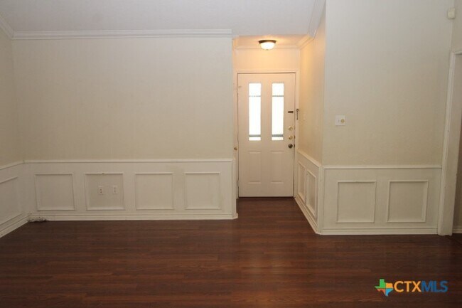 Building Photo - 2311 Phyllis Dr