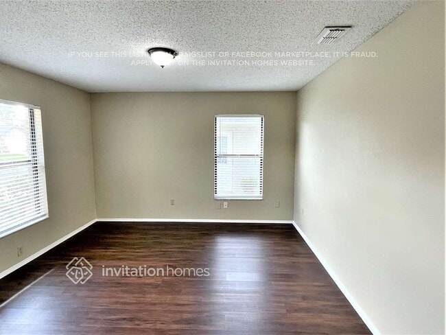 Foto del edificio - 512 W Springtree Way