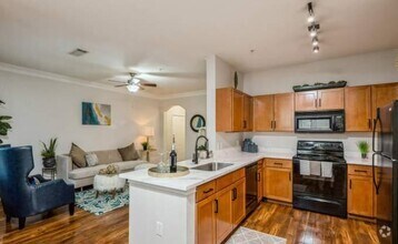 Building Photo - 6900 Lake Woodlands Dr