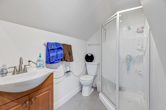 Foto del edificio - 2135 N Menard Ave