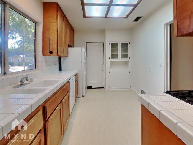 Building Photo - 640 San Miguel Way