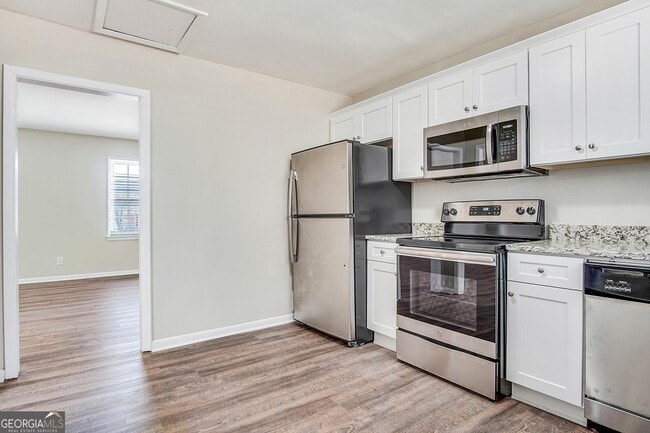 Building Photo - 2211 Green Forrest Dr