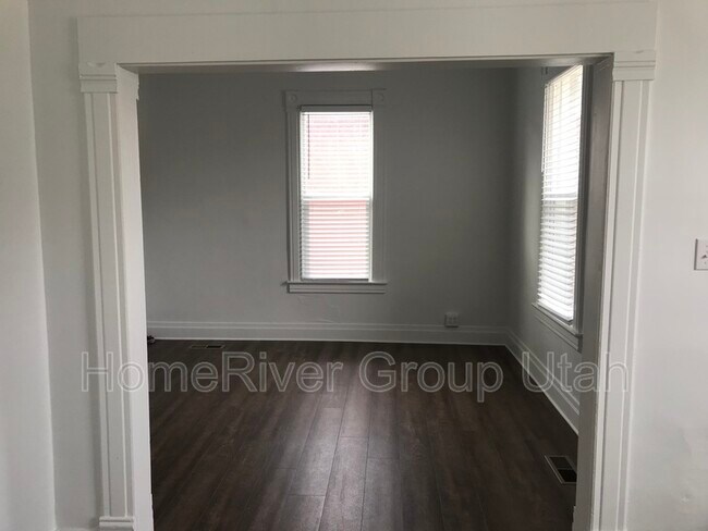 Foto del edificio - 920 Princeton Ave S