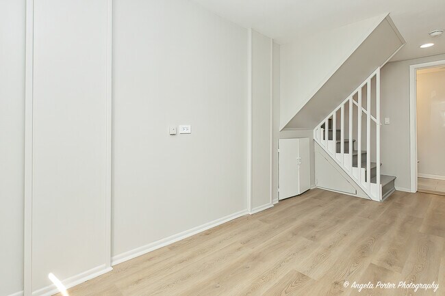 Abajo - 410 W Mueller St