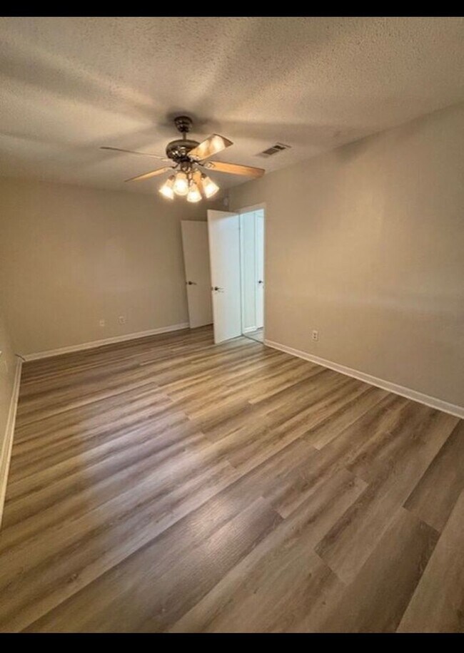 Building Photo - Affordable Living with Comfort & Convenience