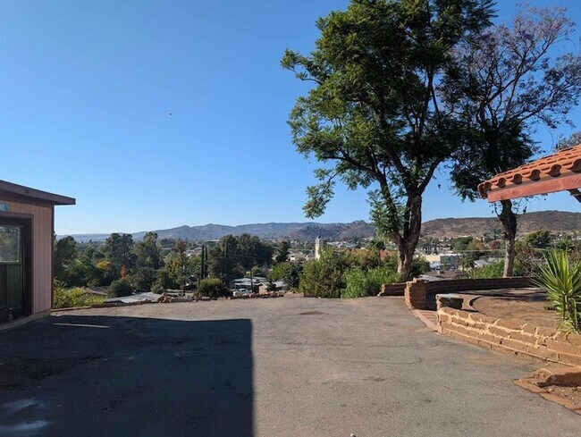 Foto del edificio - 9738 Lakeview Rd