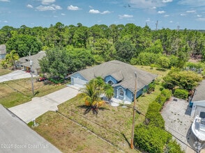 Building Photo - 6107 NW Gause Ave