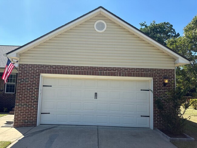 Building Photo - CAROLINA LAKES!!!