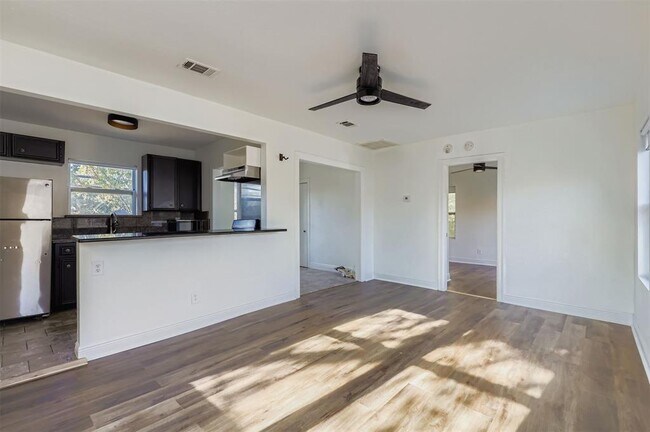 Foto del edificio - 1013 E 3rd St