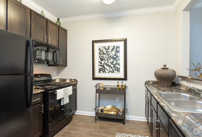 1BR, 1BA - 802sf Sunstone- Kitchen - Maystone at Wakefield