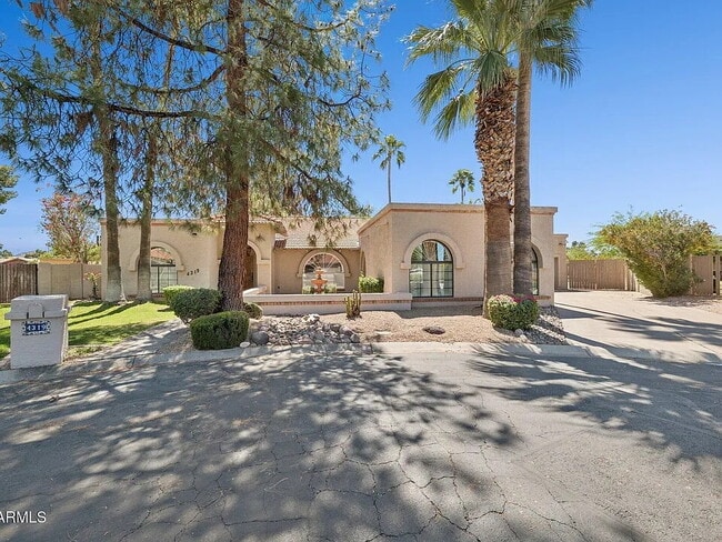 Photo - SPARKLING PRIVATE POOL, BEAUTIFUL HOME, UNBEATABLE LOCATION!