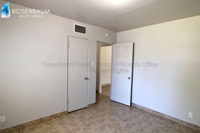 Building Photo - 2925 N 19th Ave