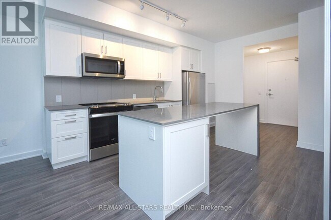 Photo du bâtiment - 681 Yonge St