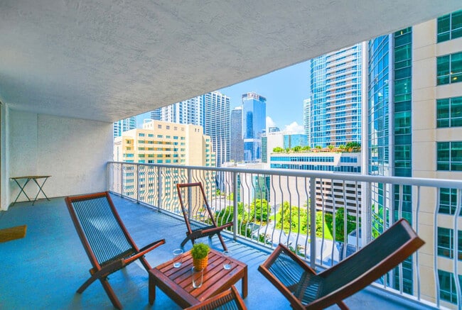 Building Photo - 1200 Brickell Bay Dr