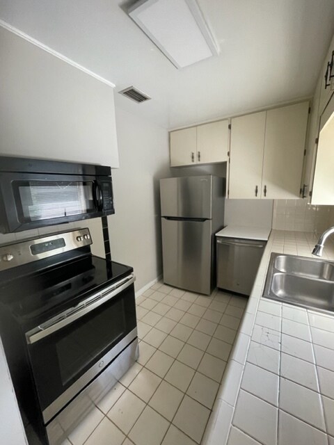 Foto del edificio - 3708 Lake Underhill Rd