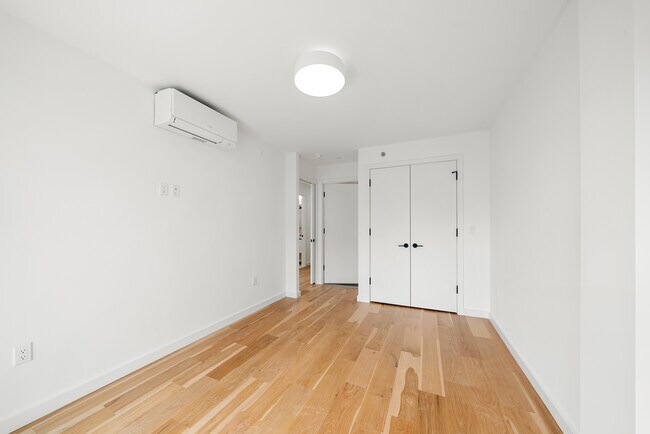 Foto del edificio - 105 Rogers Ave