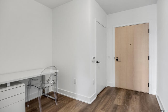 Photo du bâtiment - One Bed  Furnished unit