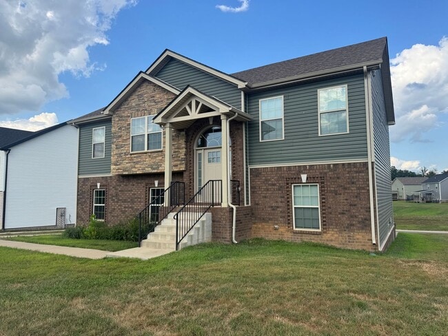 Building Photo - Stunning 4-Bedroom, 3-Bathroom Home – A Mu...