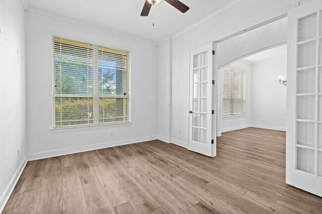 Foto del edificio - Spacious 4-Bedroom Sanctuary with 3.5 Bath...