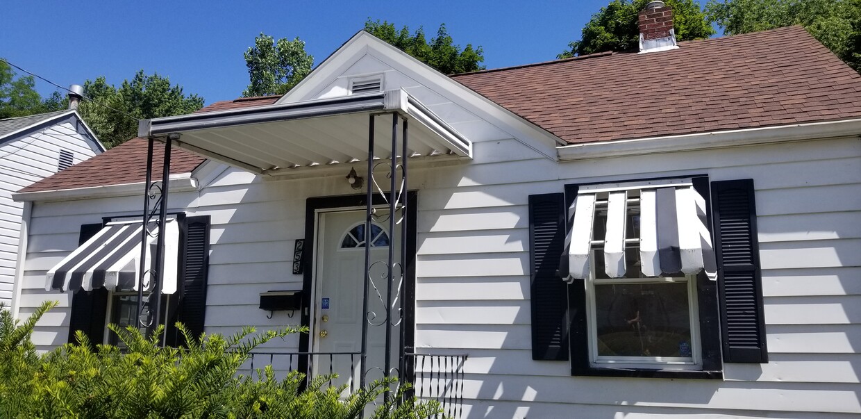 Primary Photo - 253 Greenlawn Ave